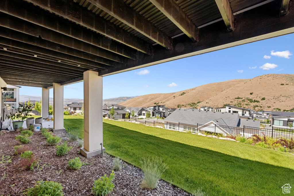 View of yard with a residential view and a mountain view