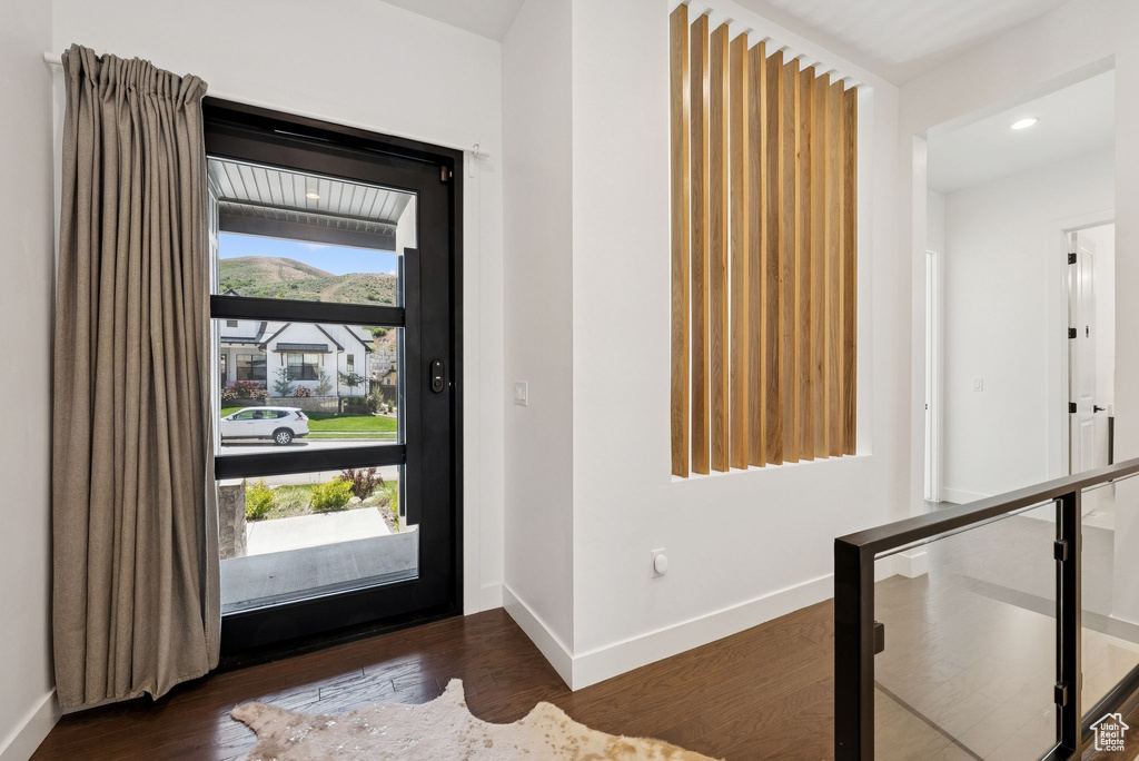 Foyer entrance with baseboards, dark wood-style flooring, and recessed lighting