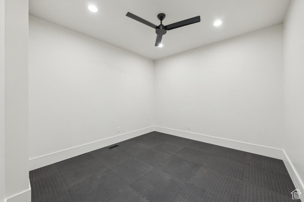 Empty room featuring baseboards, ceiling fan, visible vents, and recessed lighting