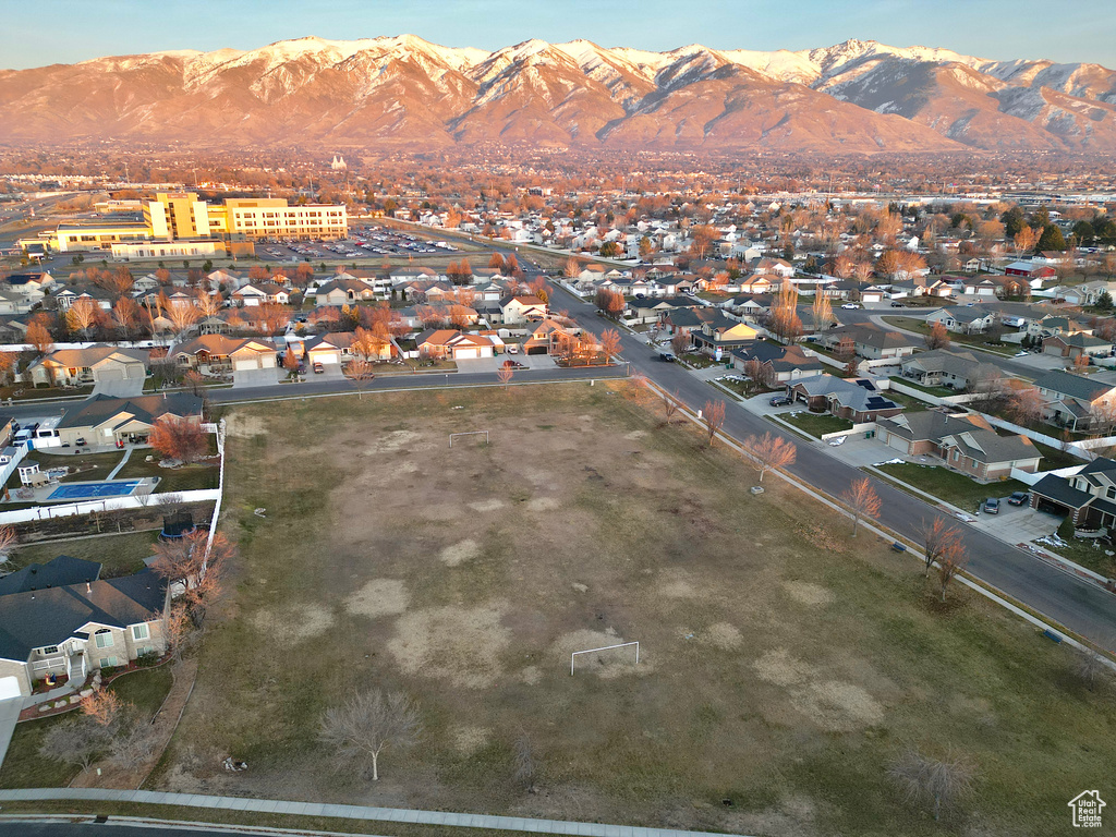 Bird\\\\\\\\\\\\\\\\\\\\\\\\\\\\\\\'s eye view featuring a mountain view