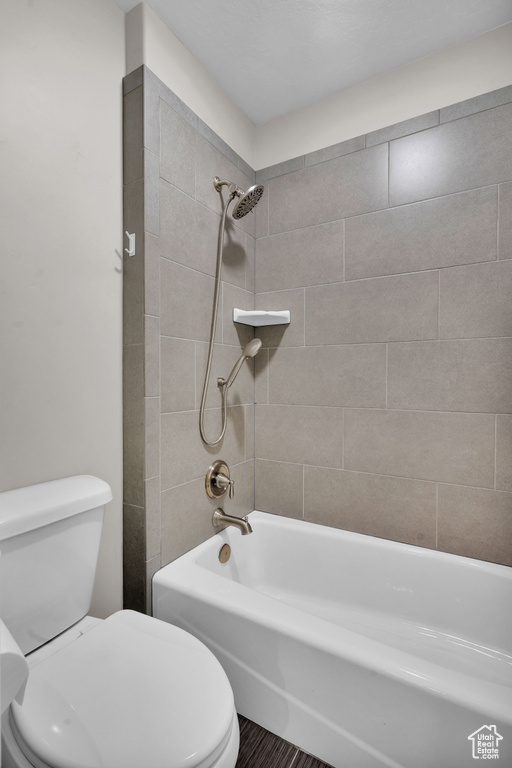 Bathroom featuring toilet and tiled shower / bath