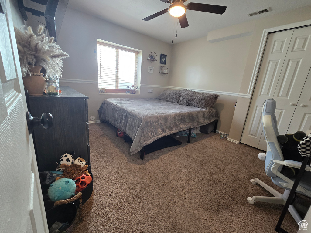 Bedroom featuring baseboards, carpet floors, ceiling fan, and visible vents