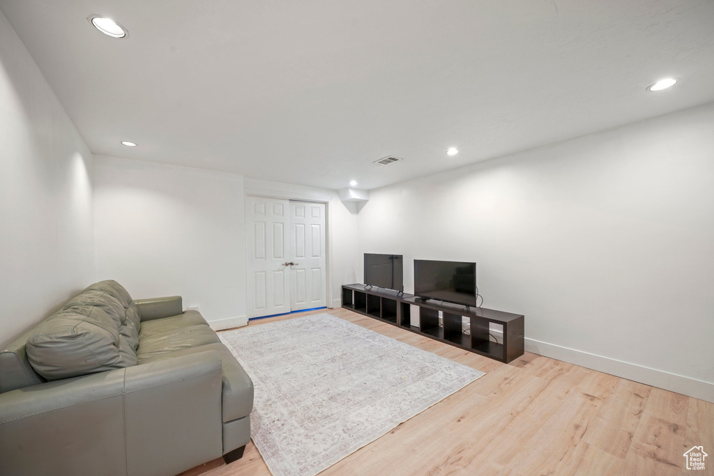 Living room with visible vents, recessed lighting, and wood finished floors