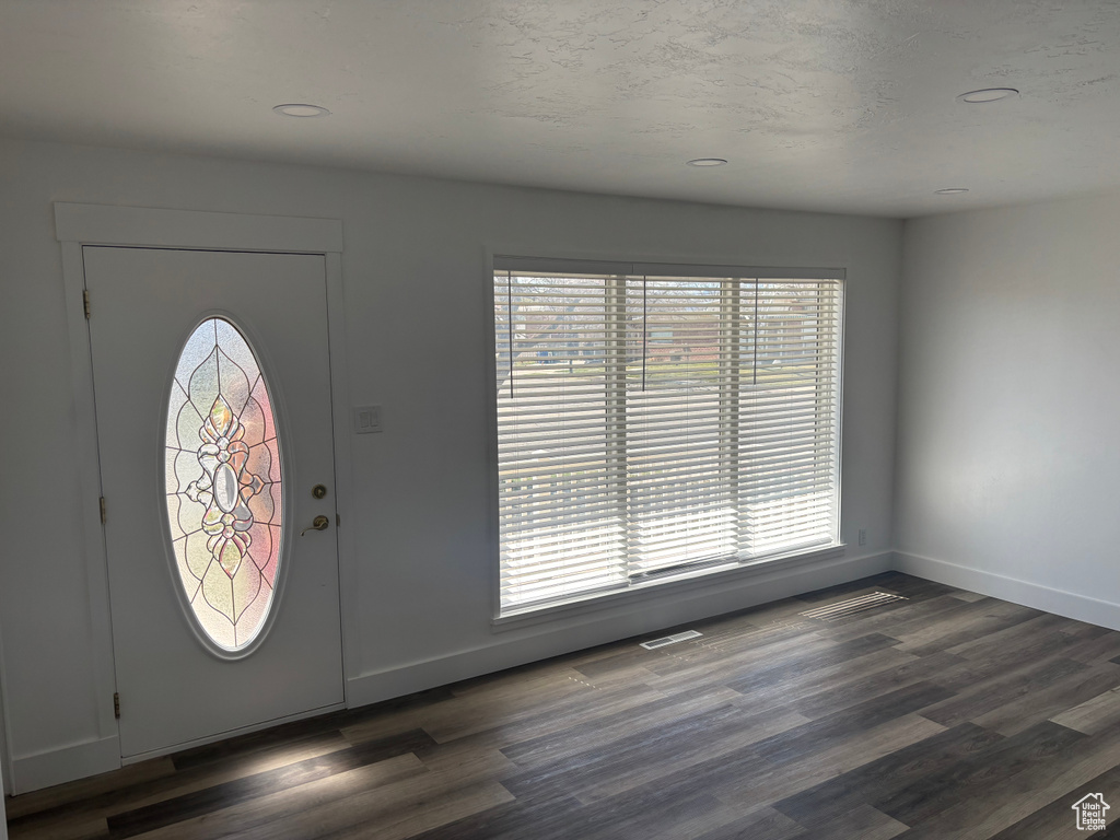 Entrance foyer with a textured ceiling, baseboards, visible vents, recessed lighting, and dark wood-style flooring
