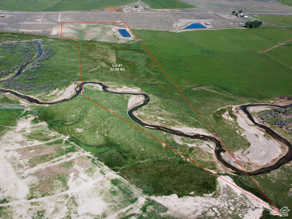 Aerial view of property\\\\\\\'s location featuring property boundaries highlighted