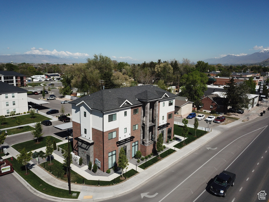Aerial view with a mountain view