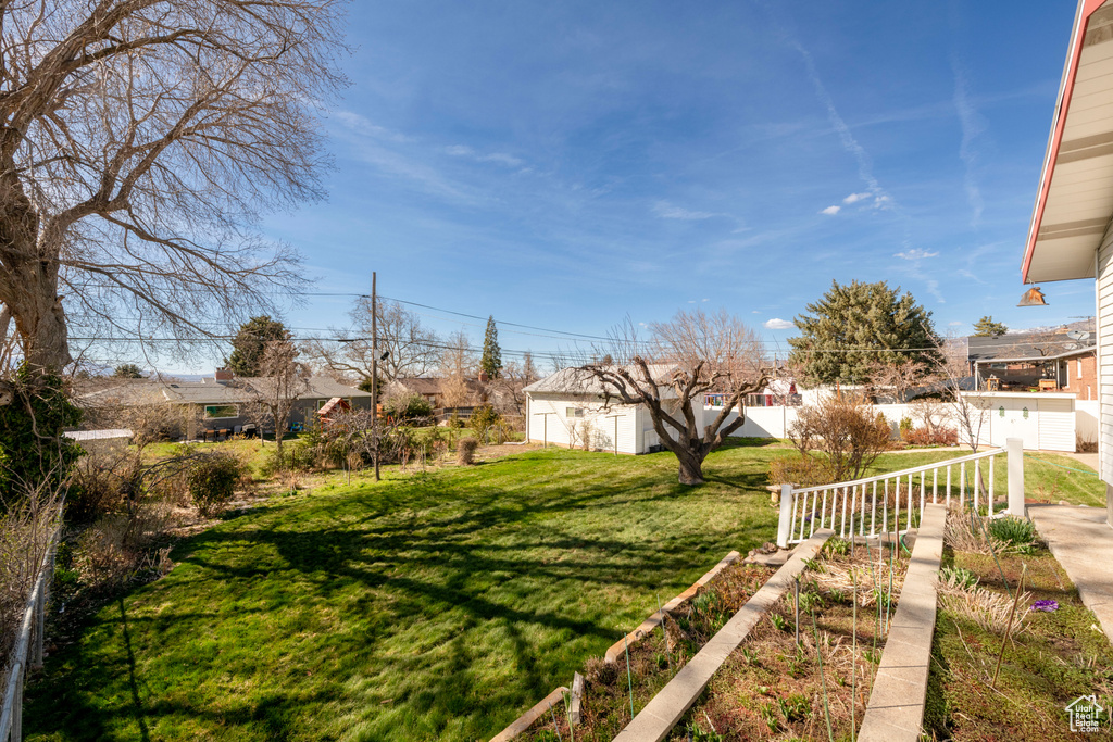 View of yard with an outbuilding