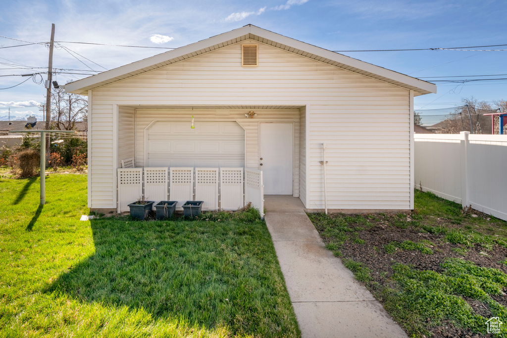 Garage featuring fence