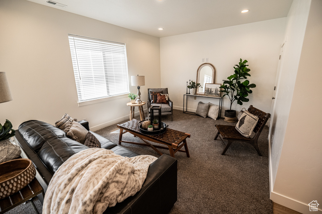 Living area featuring baseboards, visible vents, and recessed lighting