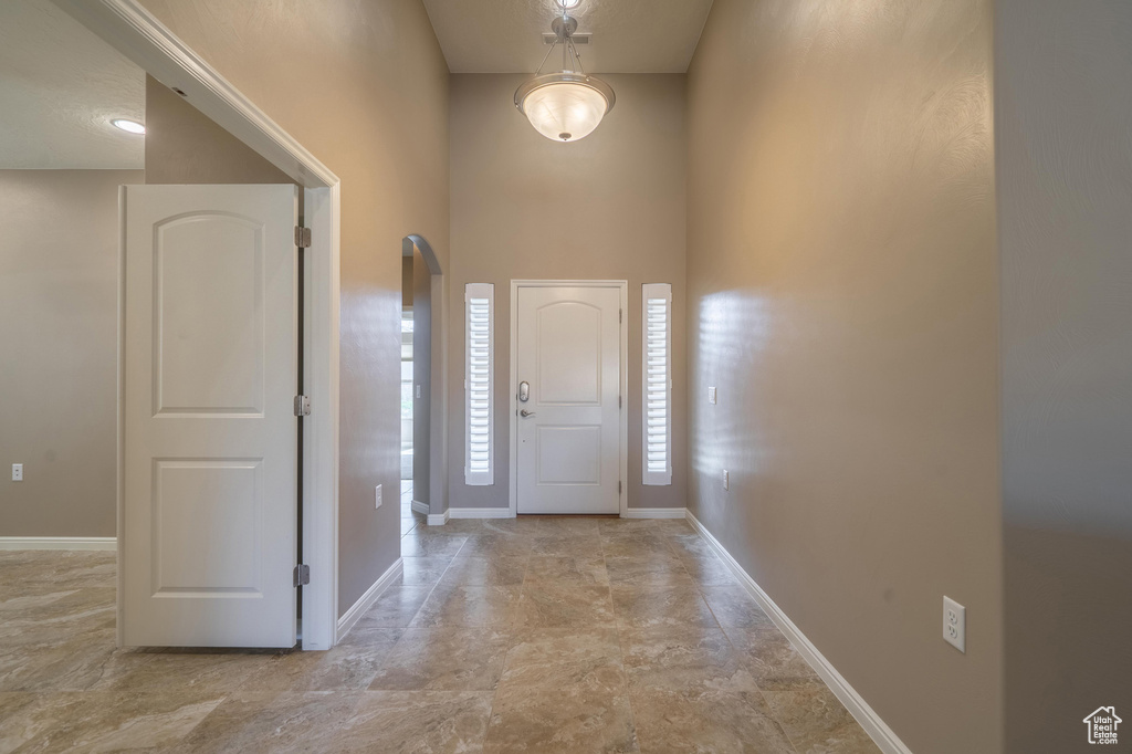 Entrance foyer featuring arched walkways and baseboards