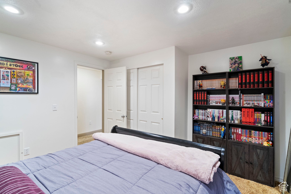 Carpeted bedroom featuring recessed lighting, a closet, and baseboards