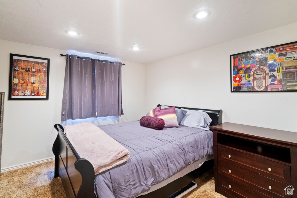 Bedroom with visible vents, recessed lighting, baseboards, and light carpet