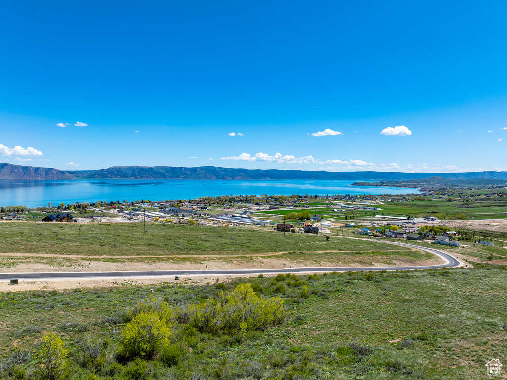Bird's eye view of a water and mountain view