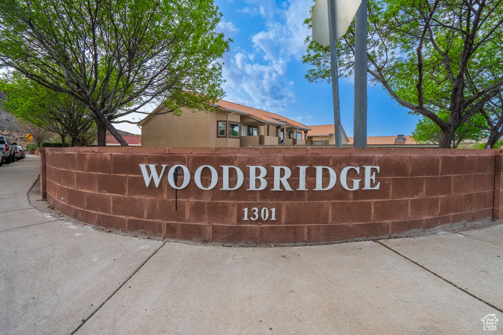View of community / neighborhood sign