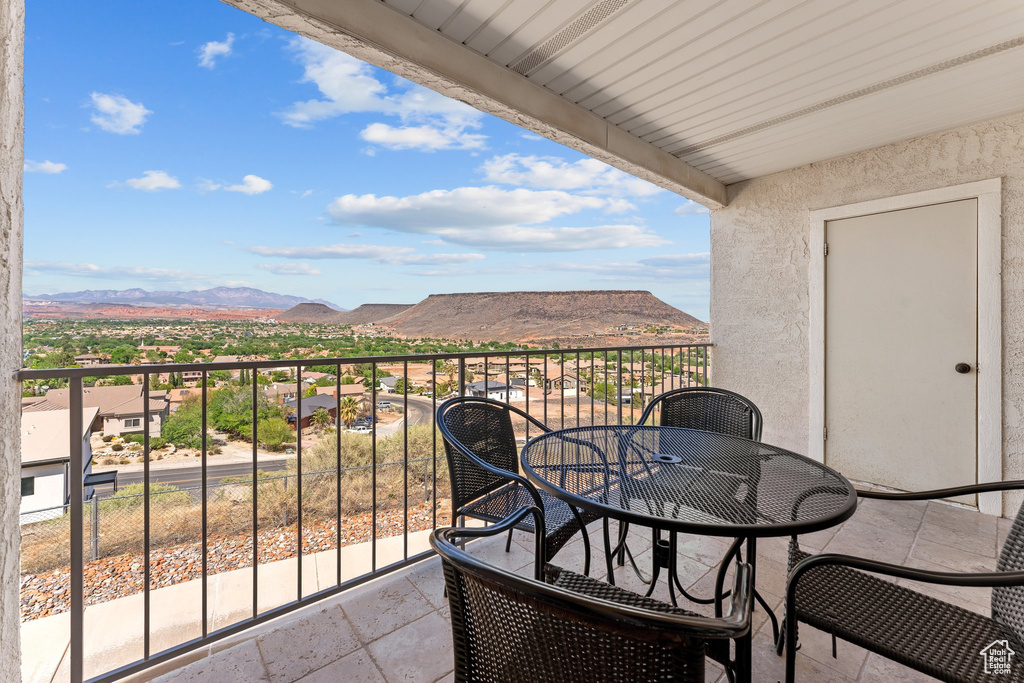 Balcony featuring a mountain view and outdoor dining area