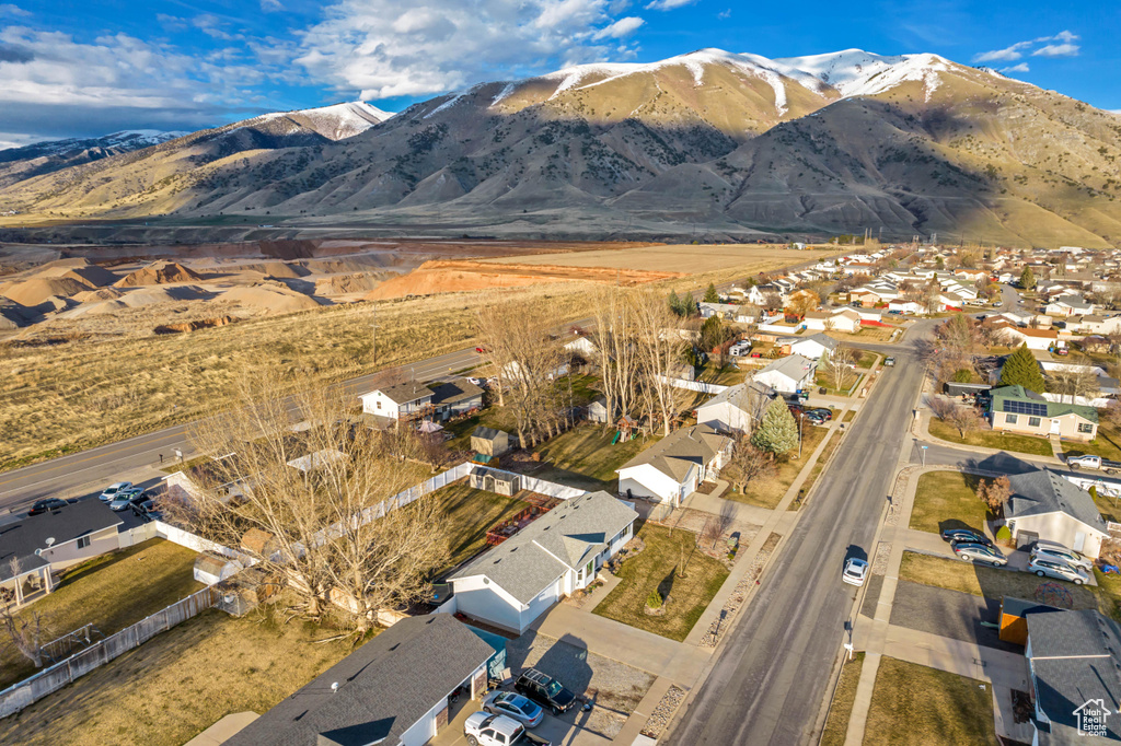 Aerial view with a residential view and a mountain view