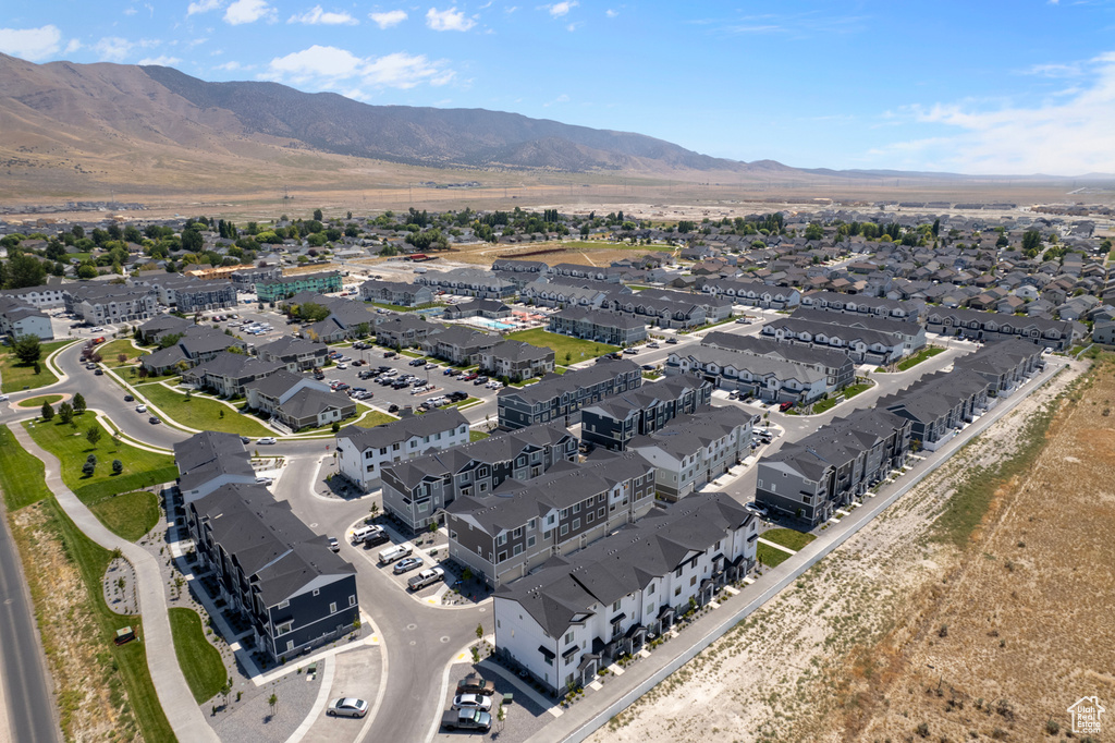 Bird's eye view featuring a residential view and a mountain view