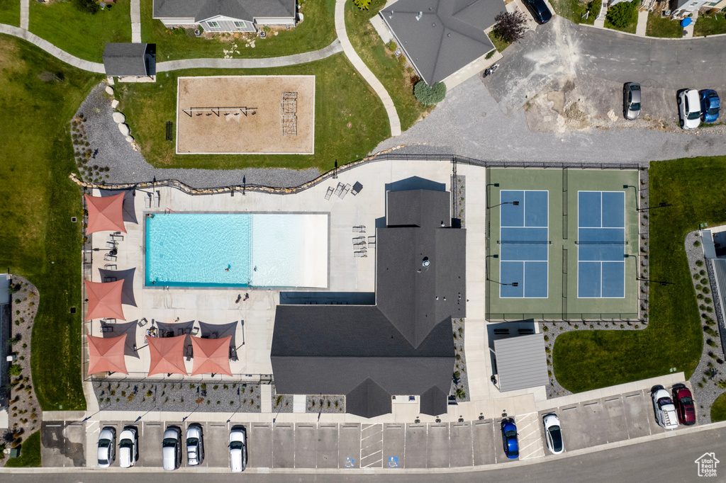 Birds eye view of property