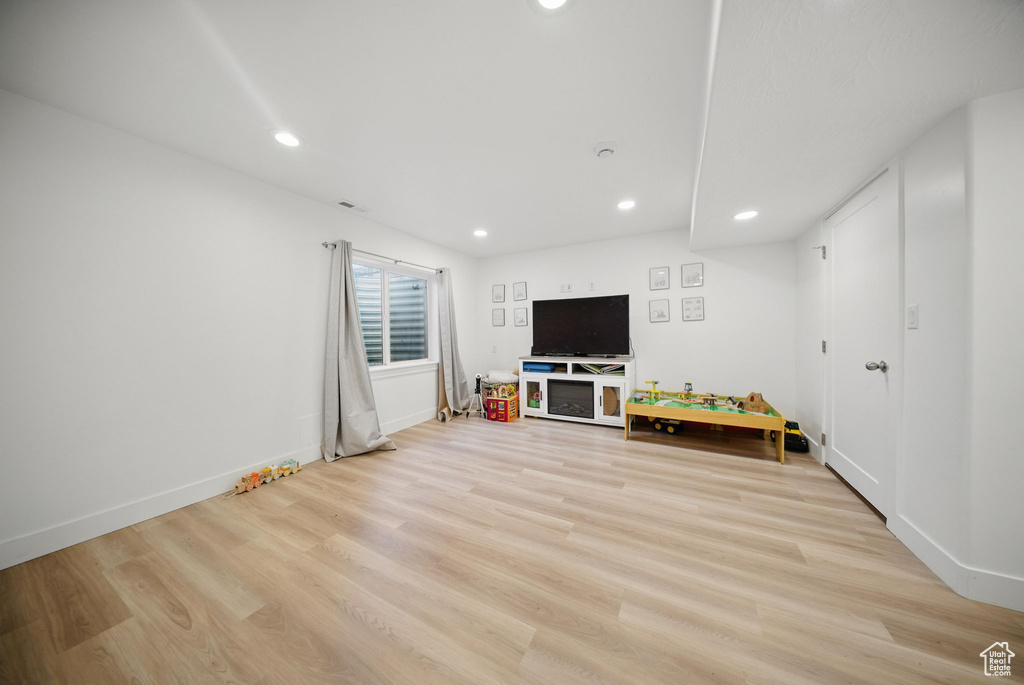 Interior space featuring light wood finished floors, baseboards, and recessed lighting