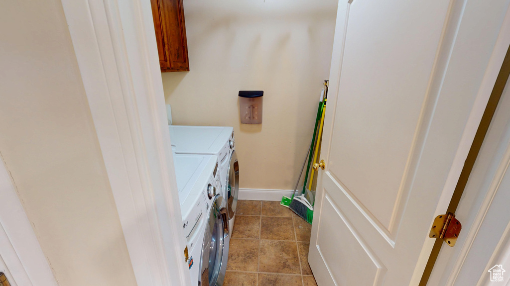 Washroom with independent washer and dryer and cabinet space