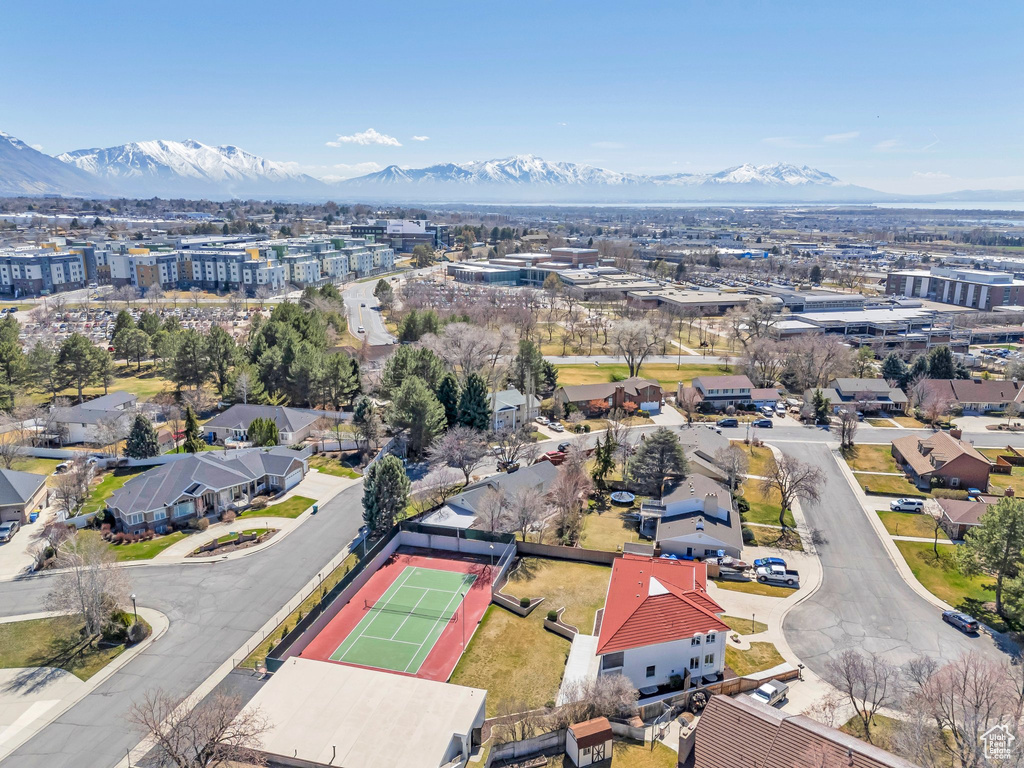 Bird's eye view with a mountain view