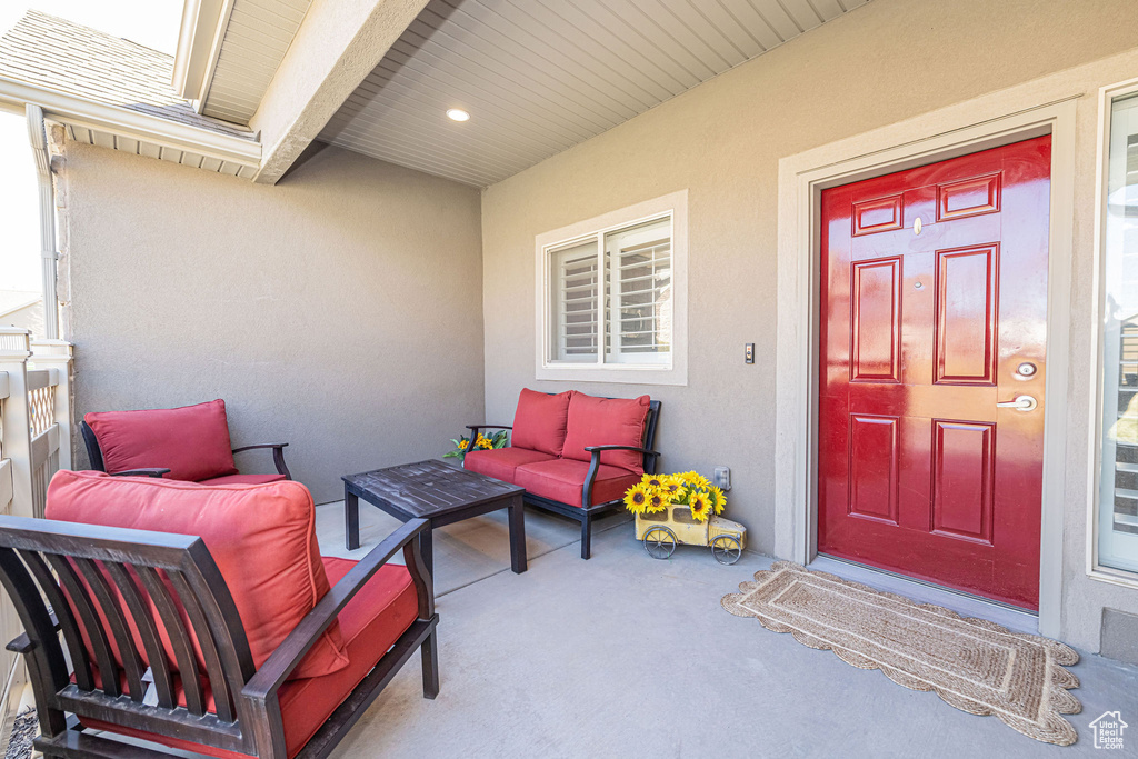 Entrance to property with an outdoor hangout area and stucco siding