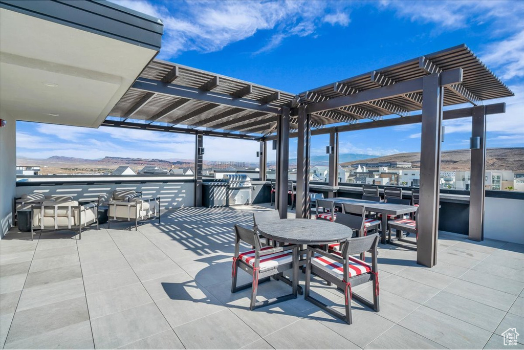 View of patio / terrace with a pergola and a mountain view