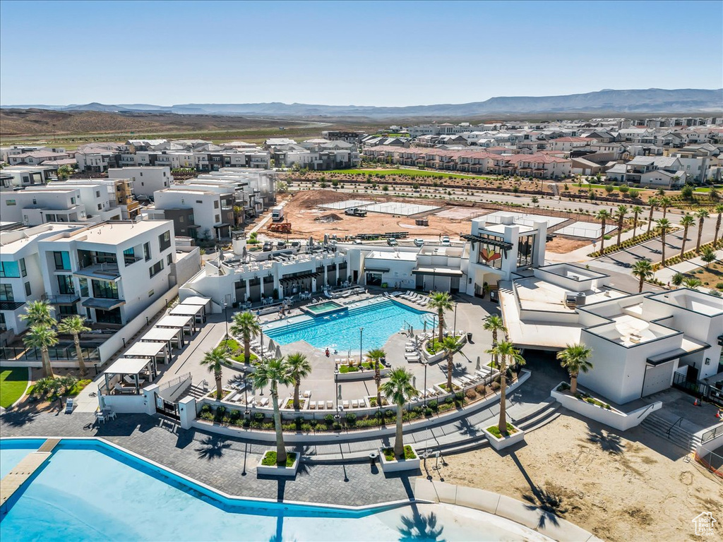Bird\\\'s eye view of a pool and a mountainous background