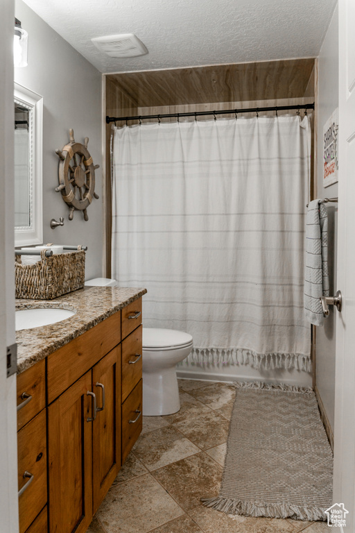 Bathroom with visible vents, toilet, a shower with shower curtain, and vanity