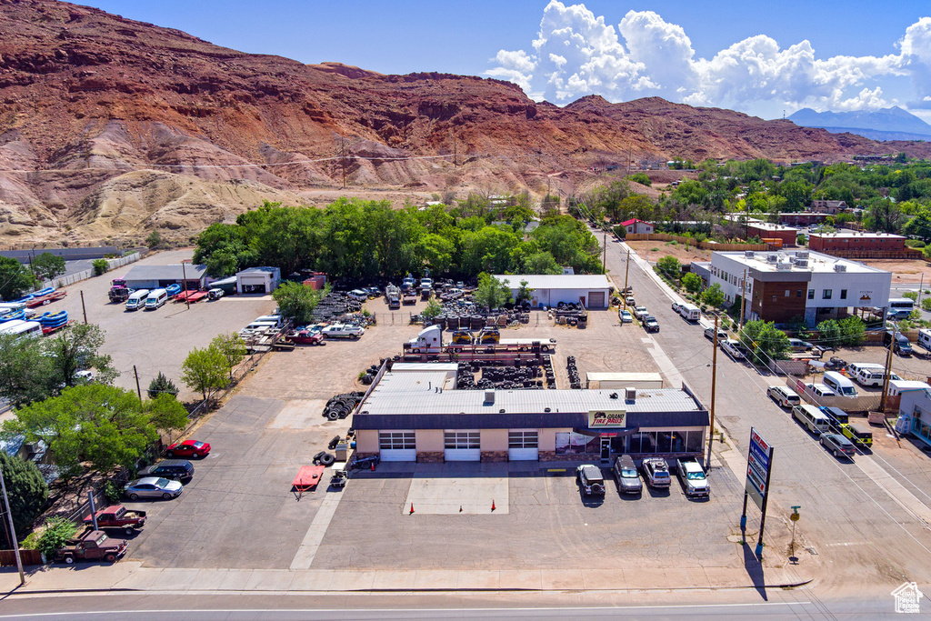 Drone / aerial view featuring a mountain view