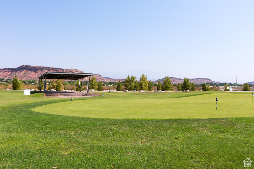 View of property's community featuring a mountain view, a putting green, and golf course view