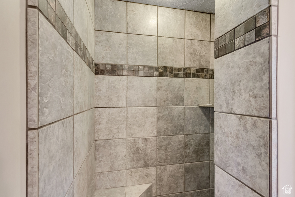 Room details with tiled shower