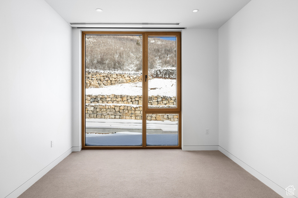 Unfurnished room featuring baseboards, light colored carpet, and recessed lighting