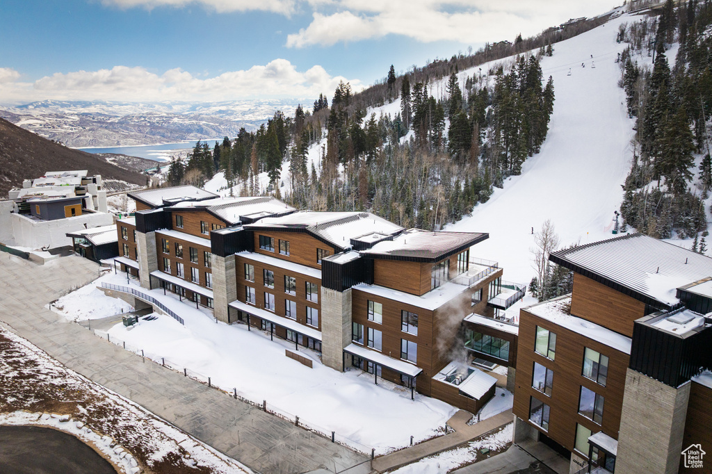 Snowy aerial view with a mountain view