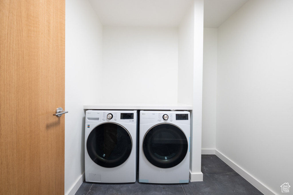 Laundry area with washer and clothes dryer, laundry area, and baseboards