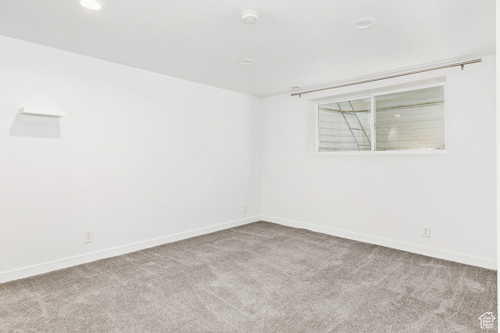 Unfurnished room with recessed lighting, baseboards, and carpet