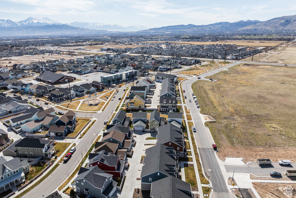 Bird's eye view featuring a residential view and a mountain view