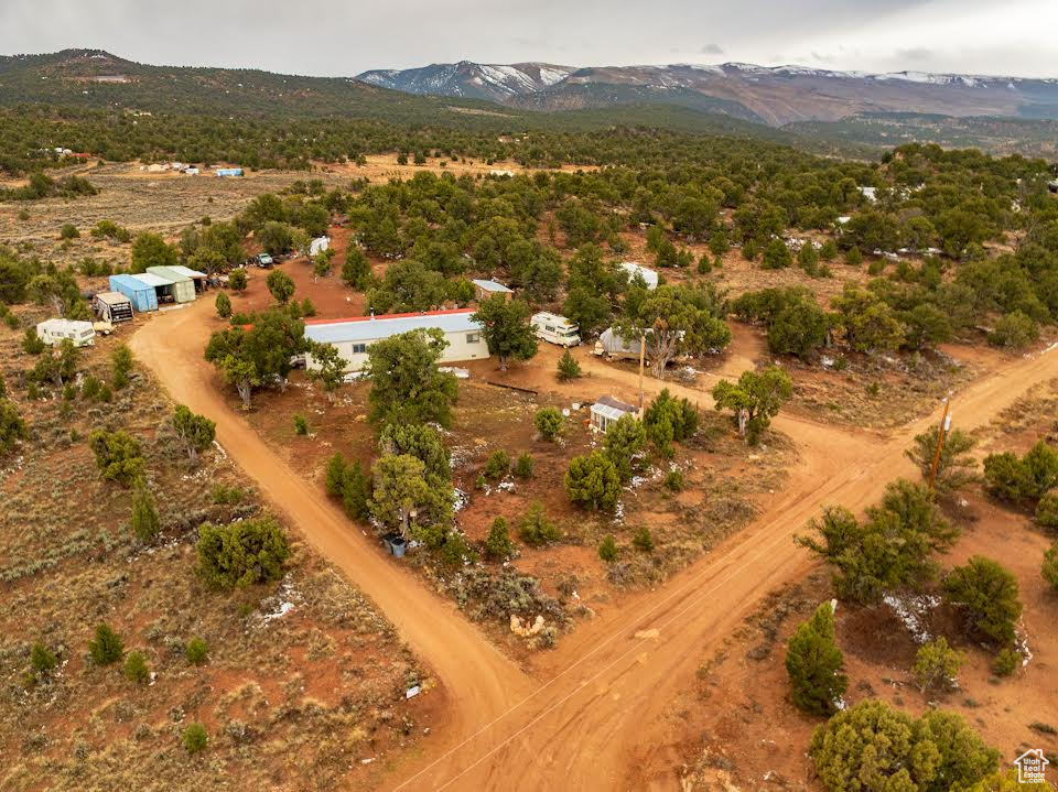 Bird\'s eye view with a mountain view