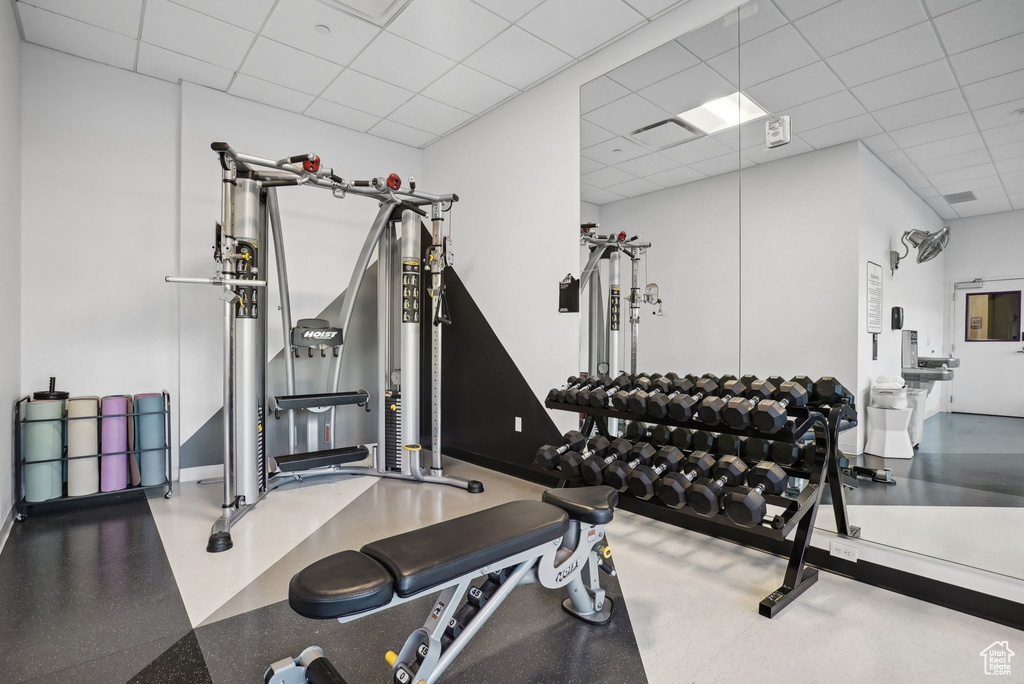 Workout room featuring visible vents and a drop ceiling