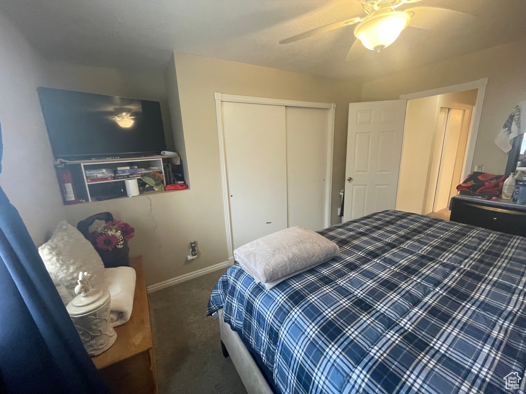 Bedroom featuring a closet, carpet floors, baseboards, and a ceiling fan