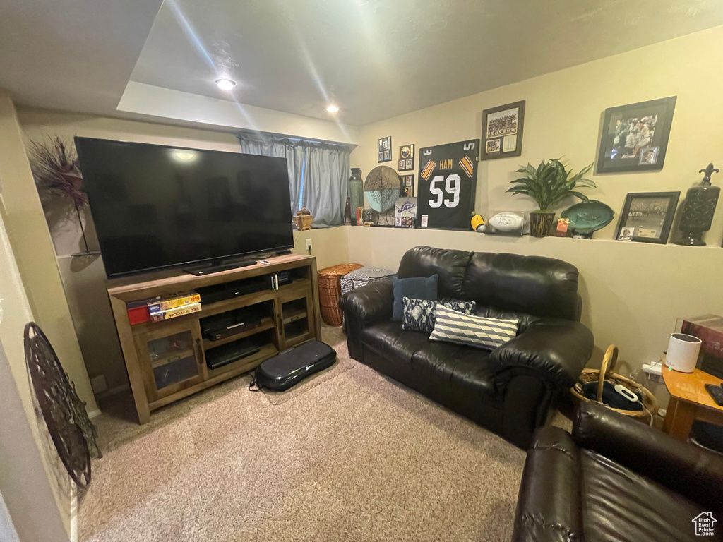 Living area featuring carpet flooring and recessed lighting