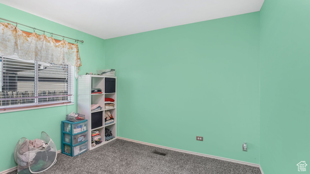 Recreation room featuring baseboards, visible vents, and carpet flooring