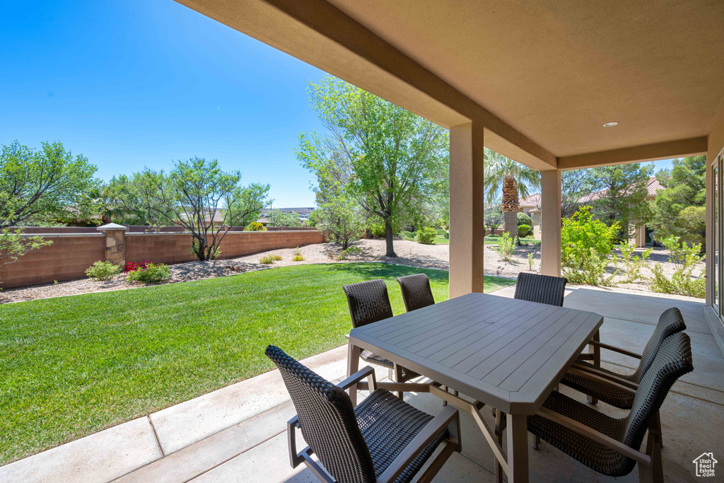 View of patio / terrace with outdoor dining space