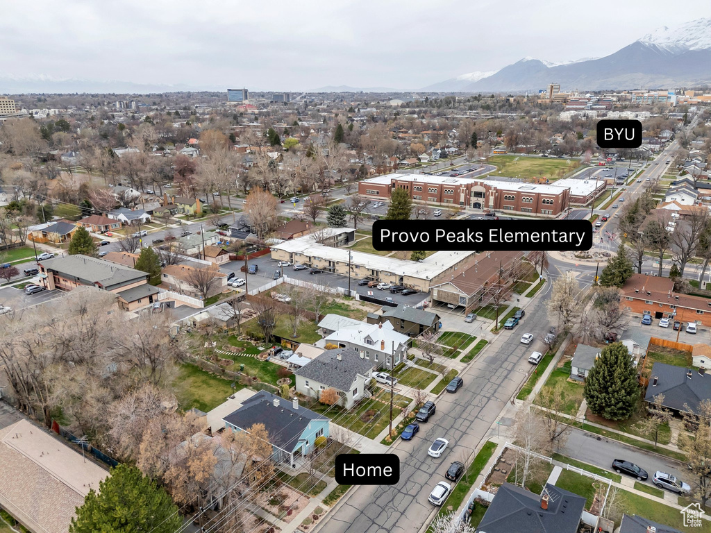 Aerial view with a mountain view