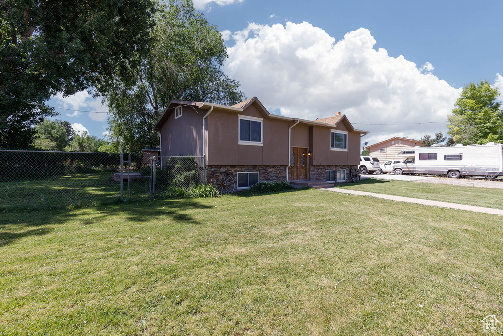 Raised ranch featuring stucco siding
