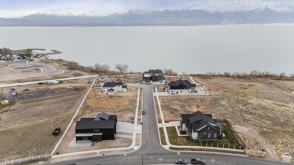 Bird's eye view of a water and mountain view