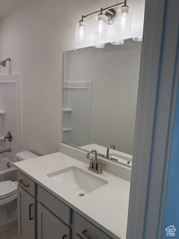 Bathroom with vanity and tub / shower combination