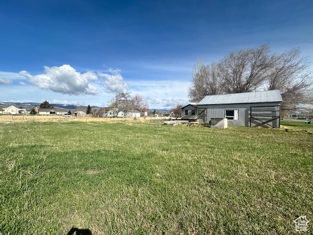View of yard featuring an outdoor structure and an outbuilding