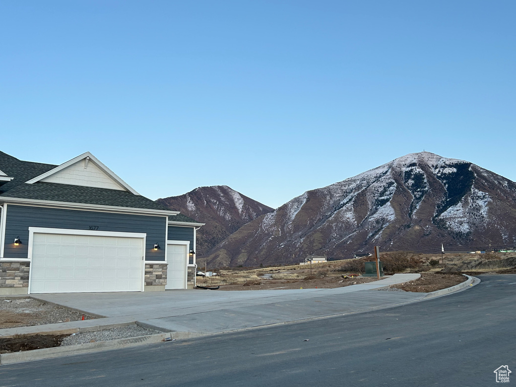 View of mountain feature