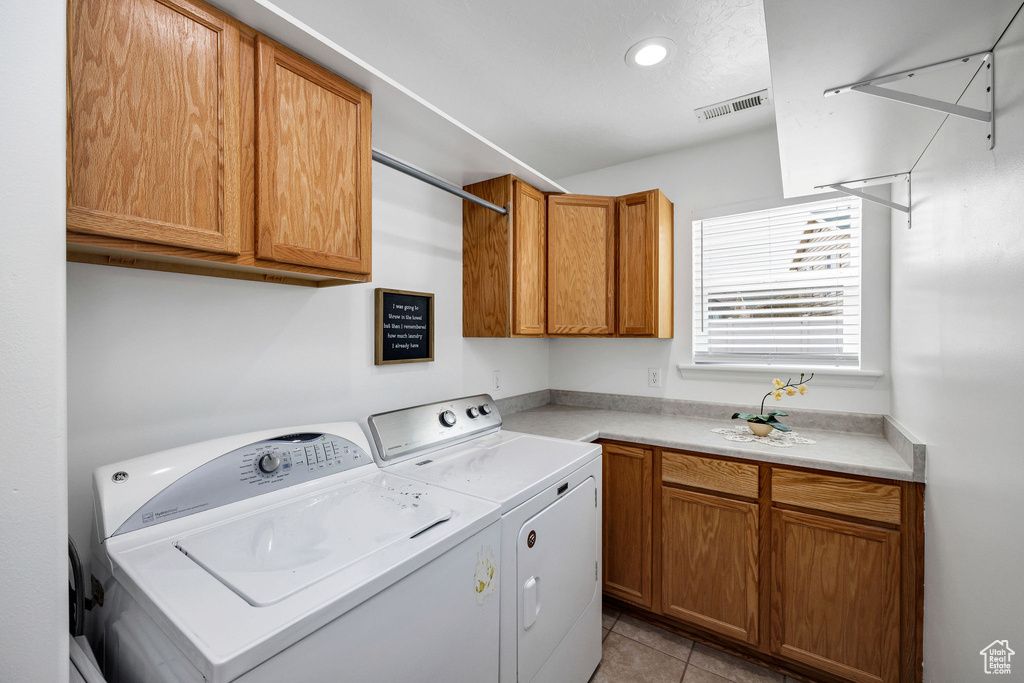 Laundry room featuring visible vents, recessed lighting, washing machine and dryer, cabinet space, and light tile patterned floors